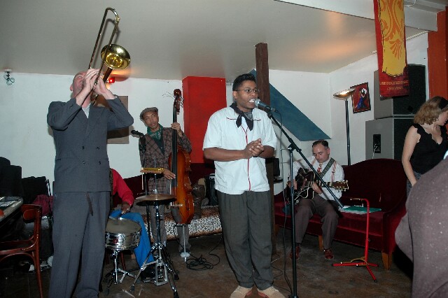 min 2006 10 31 latino 095